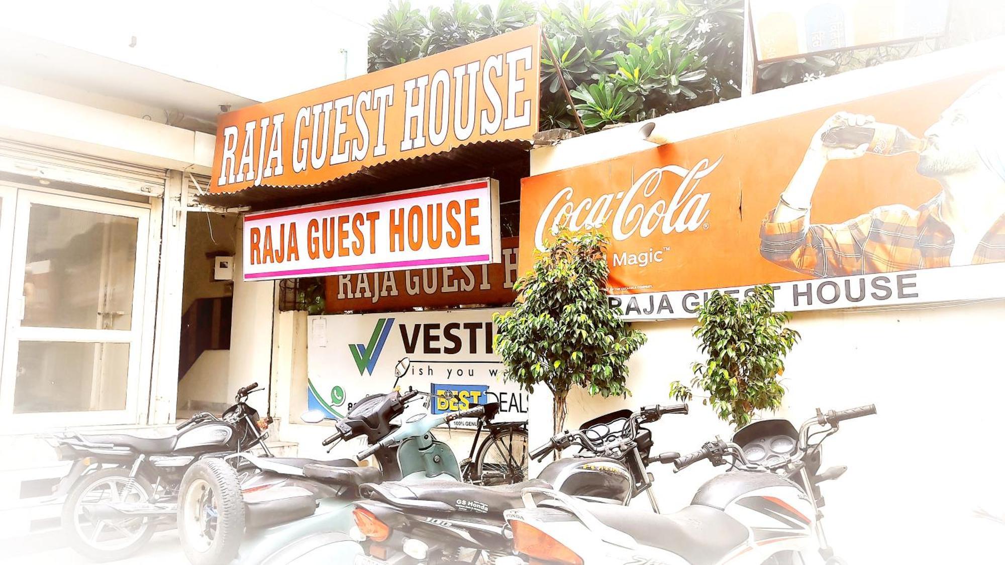 Raja Guest House -- Jalandhar Railway Station -- For Family, Couples, Travellers Buitenkant foto