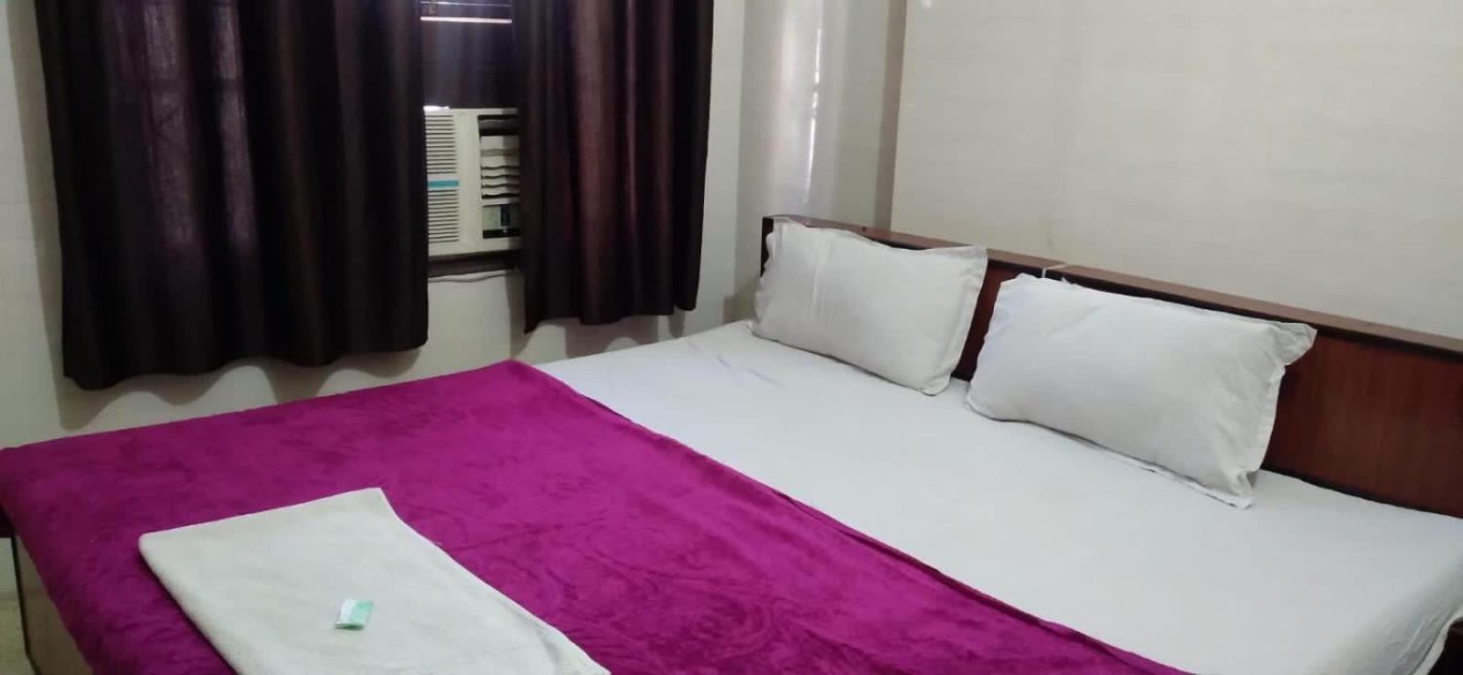 Raja Guest House -- Jalandhar Railway Station -- For Family, Couples, Travellers Buitenkant foto