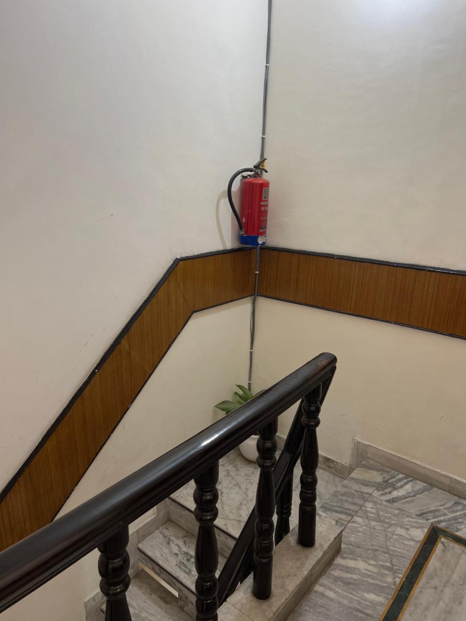 Raja Guest House -- Jalandhar Railway Station -- For Family, Couples, Travellers Buitenkant foto
