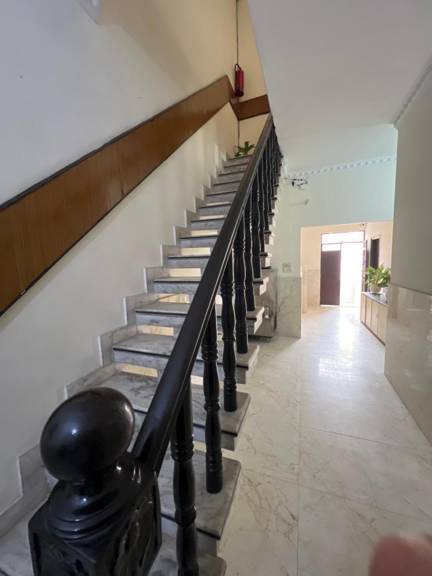 Raja Guest House -- Jalandhar Railway Station -- For Family, Couples, Travellers Buitenkant foto