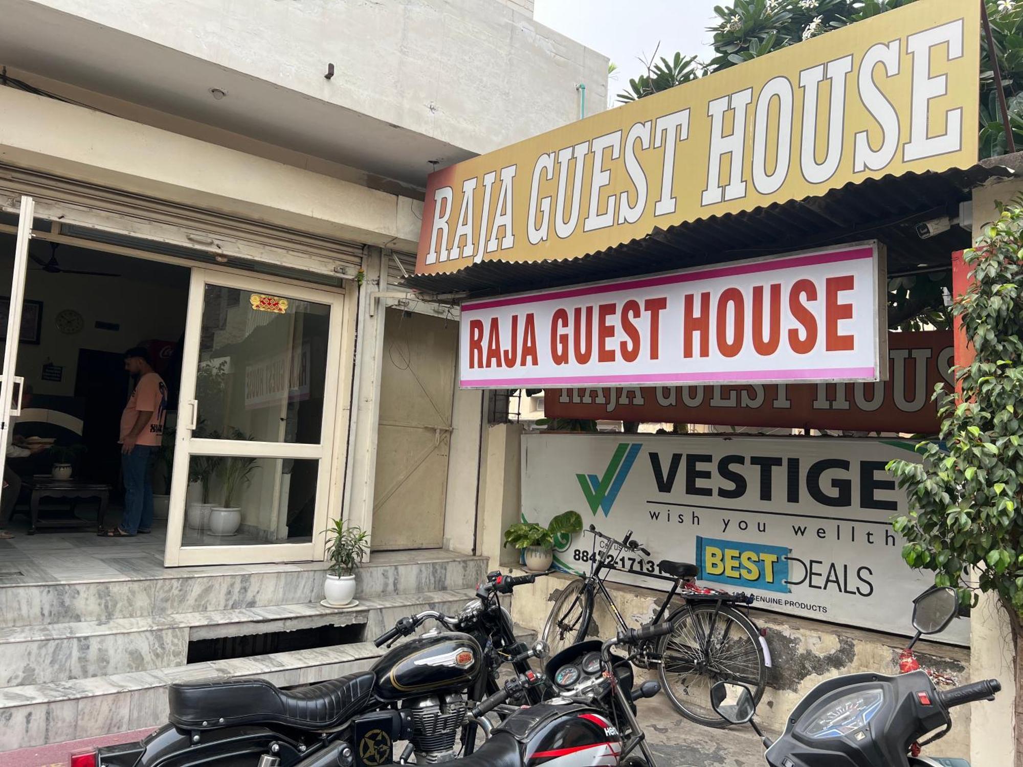 Raja Guest House -- Jalandhar Railway Station -- For Family, Couples, Travellers Buitenkant foto