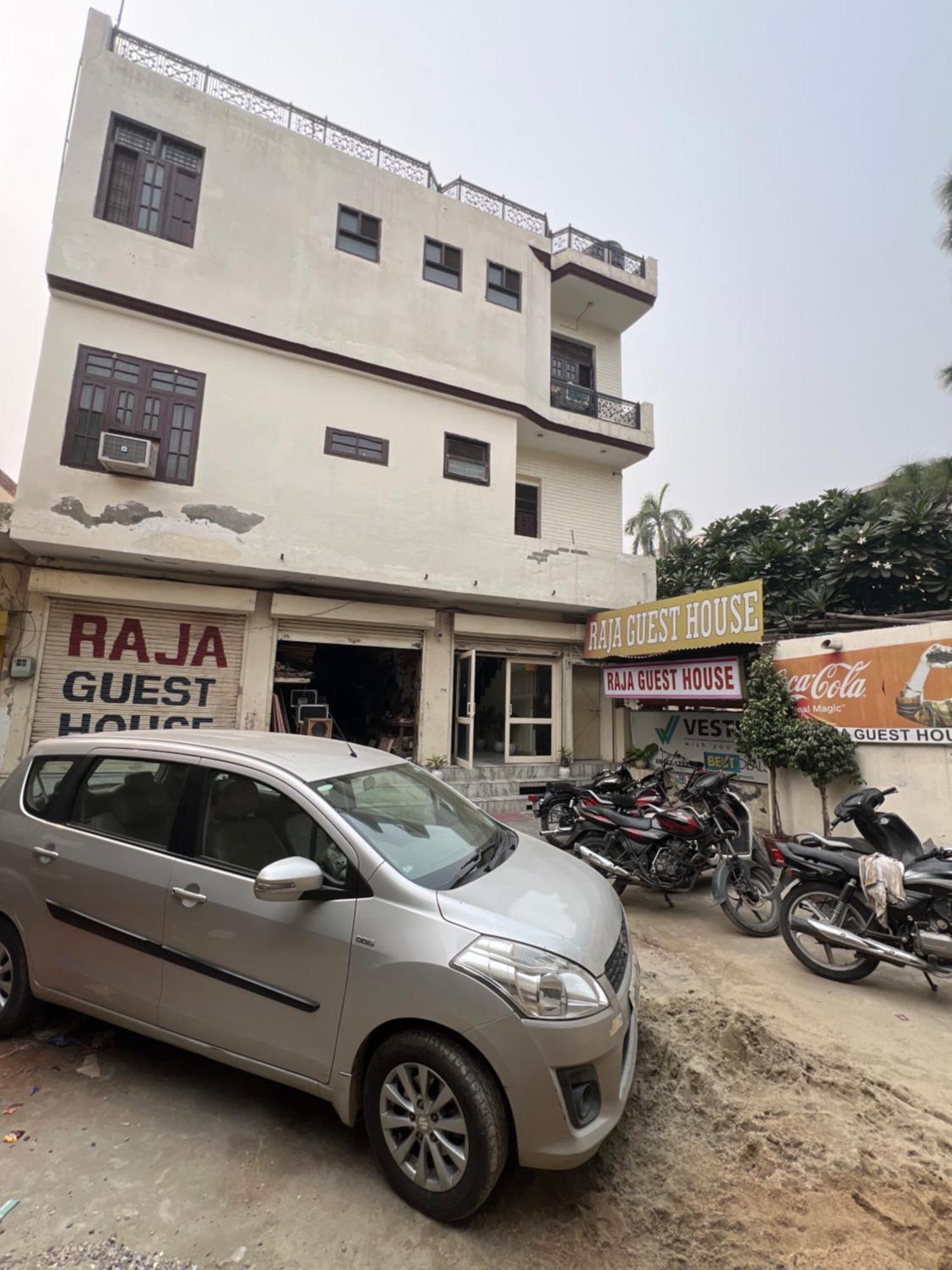 Raja Guest House -- Jalandhar Railway Station -- For Family, Couples, Travellers Buitenkant foto