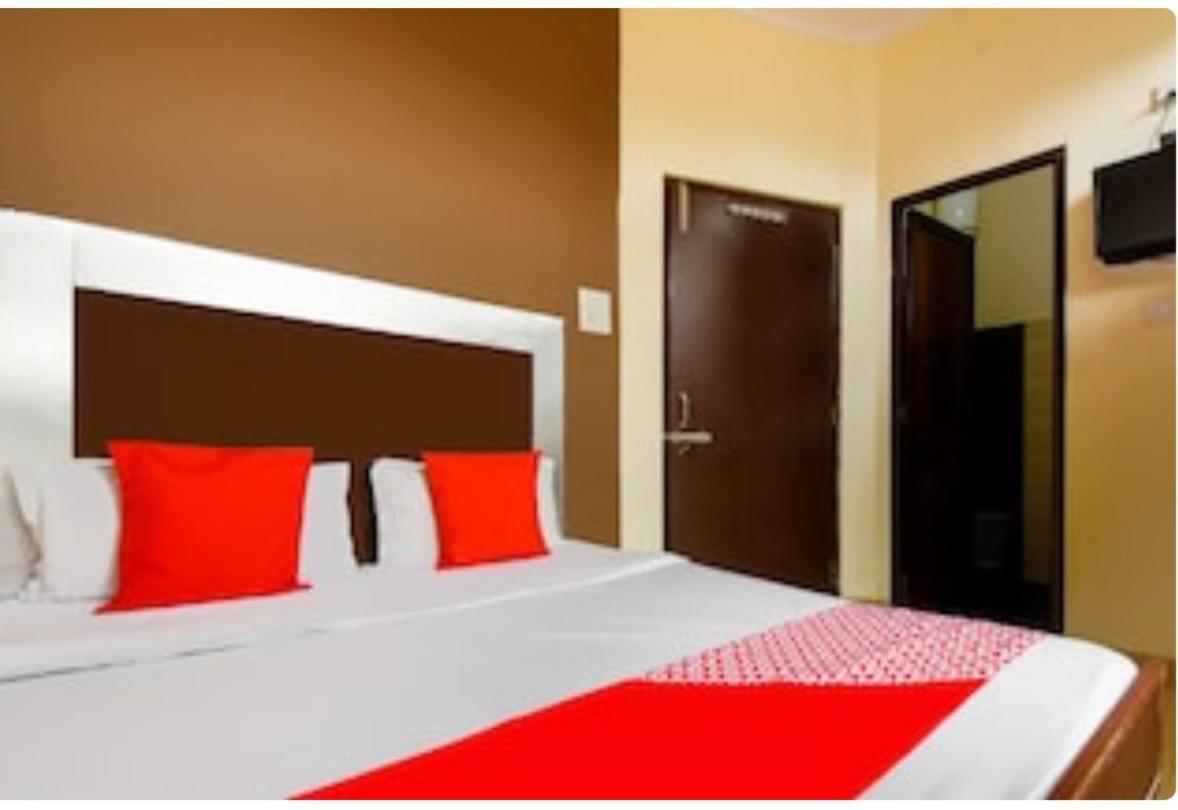 Raja Guest House -- Jalandhar Railway Station -- For Family, Couples, Travellers Buitenkant foto