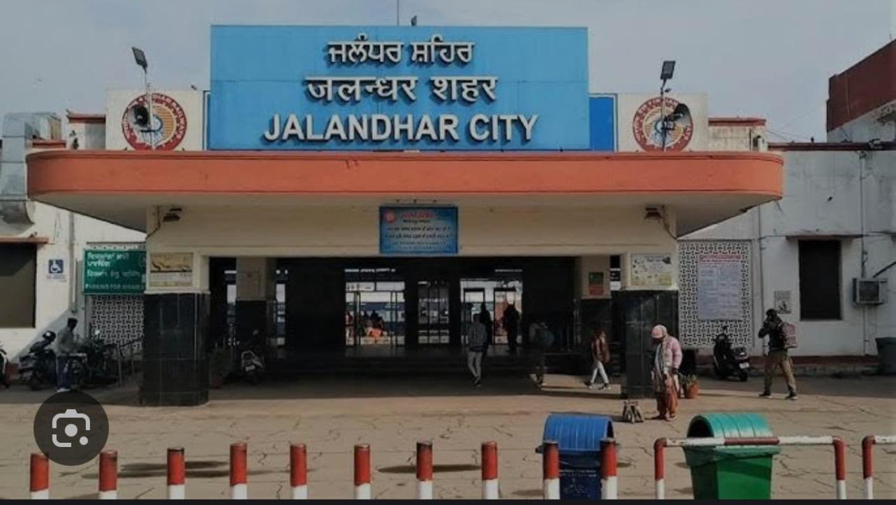 Raja Guest House -- Jalandhar Railway Station -- For Family, Couples, Travellers Buitenkant foto